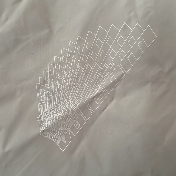 Women’s Volcom Snowboarding Vest - Picture 7 of 12